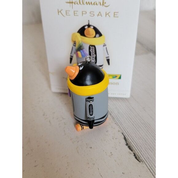 Hallmark "Suited" for the Season 2006 Crayola ornament Xmas - Picture 3 of 6